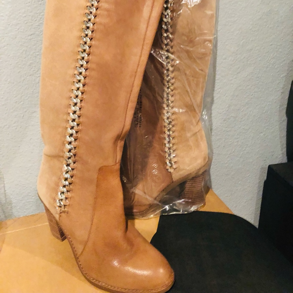 Boots - Picture 2 of 3